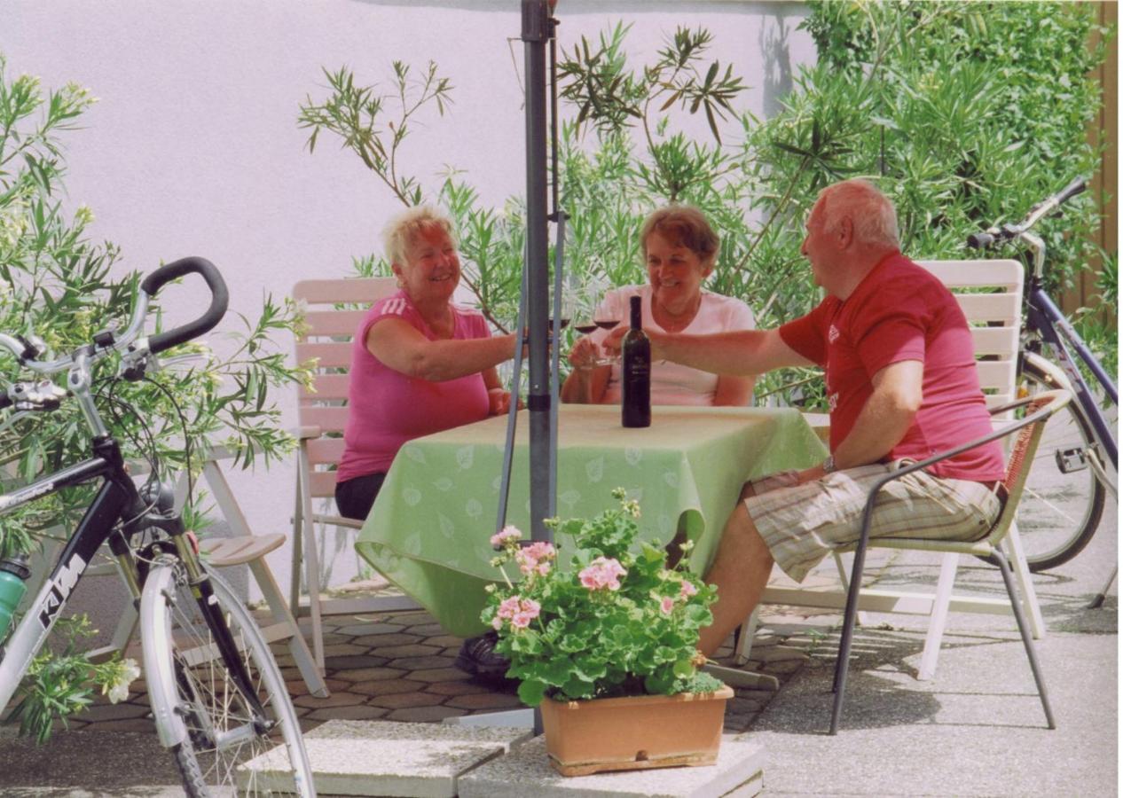 Winzerhof Michael Gartner Bed and Breakfast Illmitz Εξωτερικό φωτογραφία